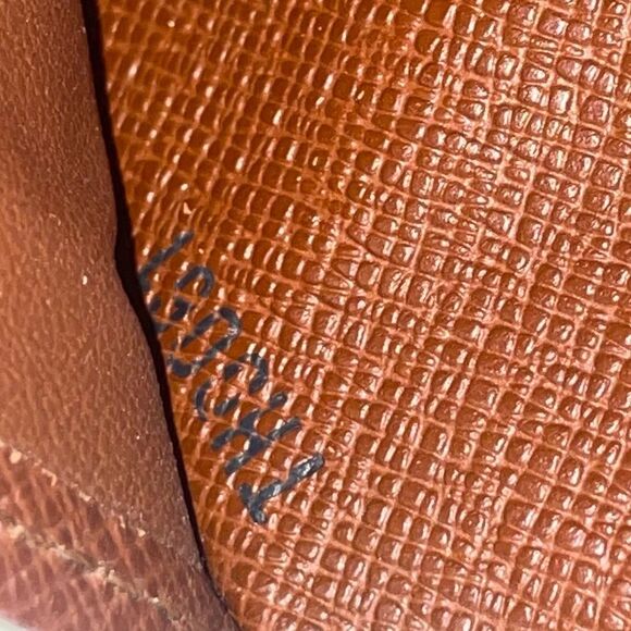 Authentic Louis Vuitton Monogram International Wallet - Picture 15 of 15